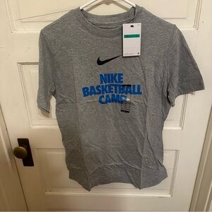 NWT Boys Nike Basketball Camp Short Sleeve Shooter T-Shirt Carbon Heather XLarge
